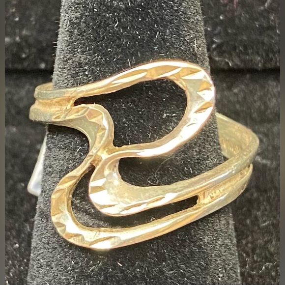 SILVER .925 MODERN FANCY WOMEN RING SIZE 9 - Picture 1 of 2